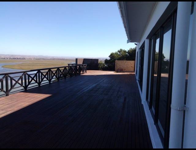 3 BEDROOM HOUSE RENTED IN BLUEWATER BAY